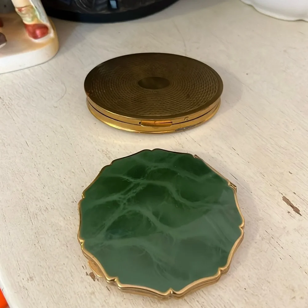Stratton Of England & Dorset fifth avenue 1940s  Powder compacts